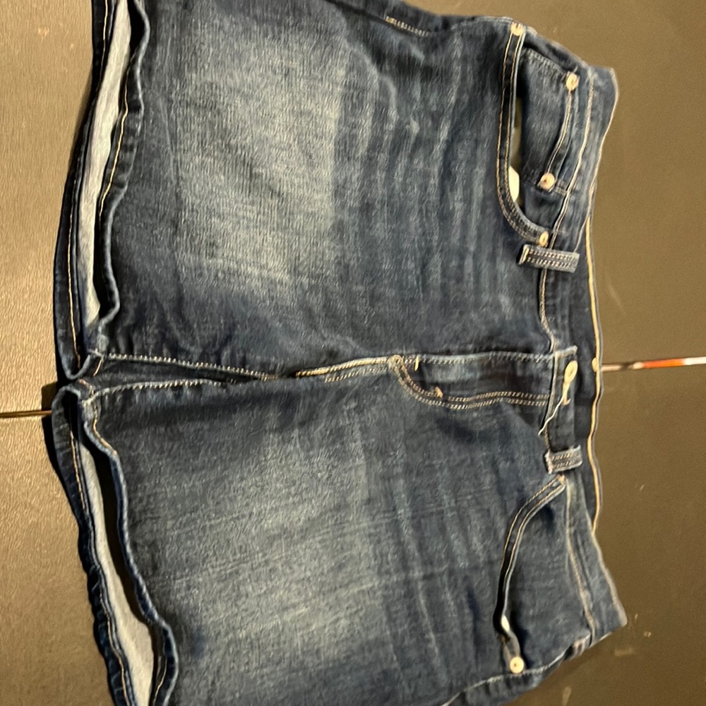 Livid women’s shorts size 31 excellent condition